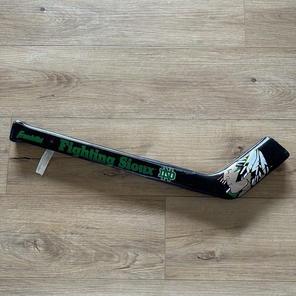 VINTAGE UND Fighting Sioux North Dakota Kids Floor Hockey Stick Collectible Soft